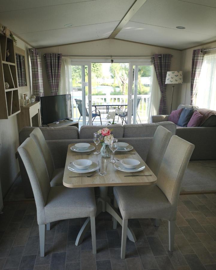 Lake Escape - Hoburne Cotswolds Южен Сърни Екстериор снимка